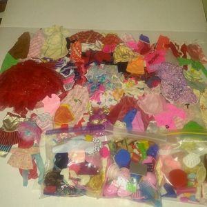 Very Big lot of Barbie/Skipper Clothes/Accessorys